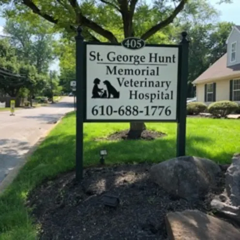 St. George Hunt Memorial Veterinary Hospital Sign